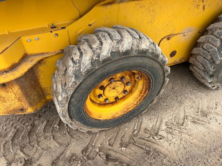 2022-deere-320g-image-11
