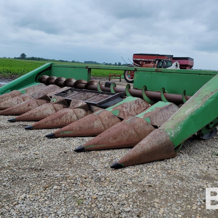 JOHN DEERE 843