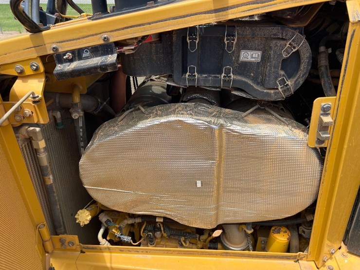 2015-caterpillar-d6t-lgp-image-28