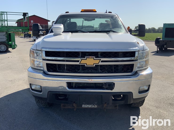 2013-chevrolet-3500hd-image-2