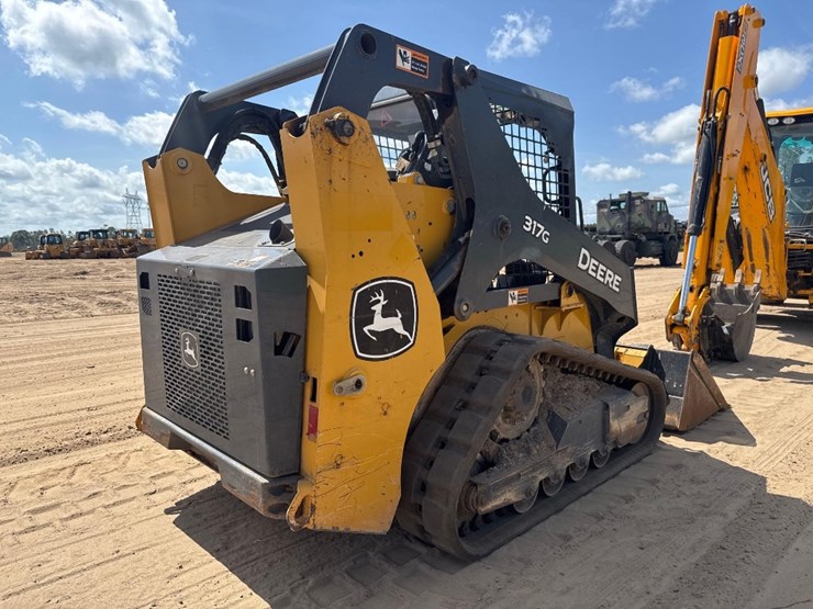 2019-deere-317g-image-6