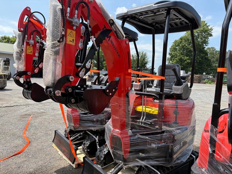 tpm-16-mini-excavator-image-2