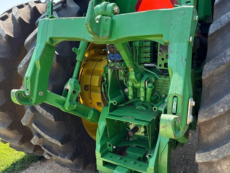 2013-john-deere-8260r-image-52