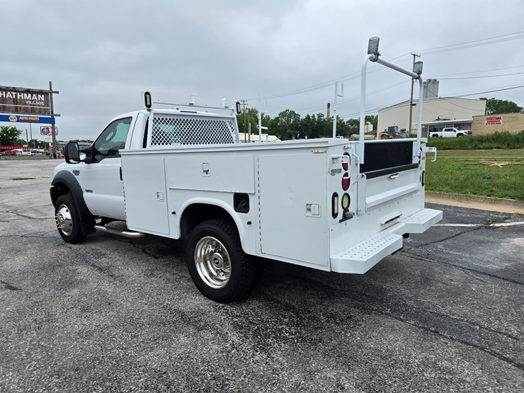 2007-ford-f550-image-16