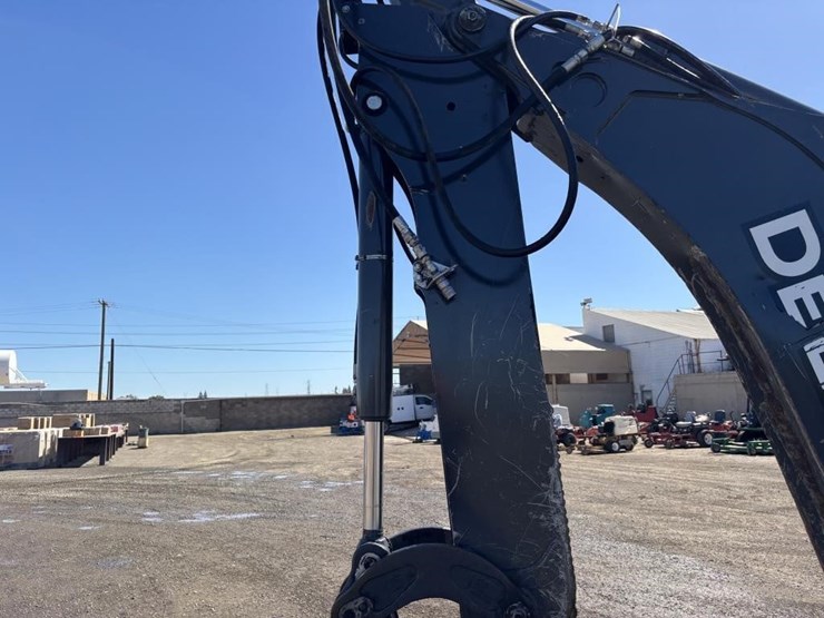 2020-deere-410l-image-21