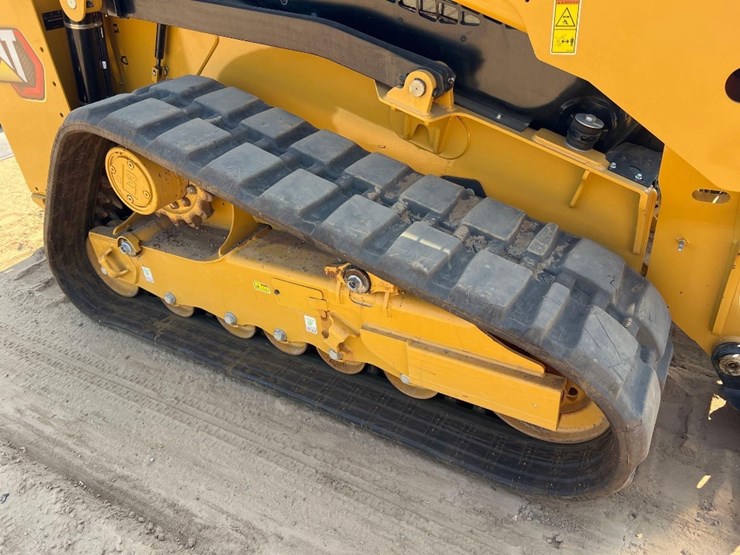 2025-caterpillar-265-skid-steer-image-13