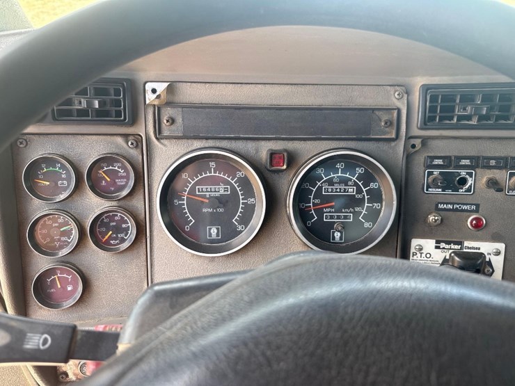 2006-kenworth-t300-image-23