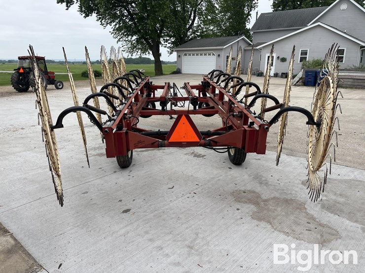 h&s-bifold12hyd-12-wheel-double-wheel-rake-image-6