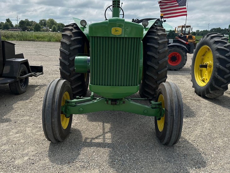 john-deere-820-image-2