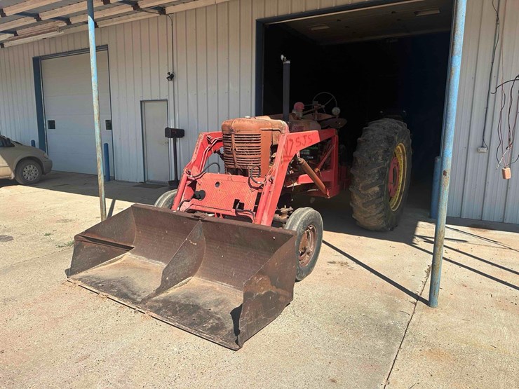 farmall-m-with-loader-image-6