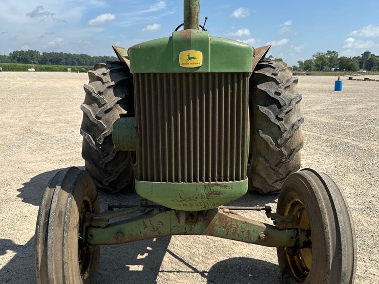 john-deere-820-image-2