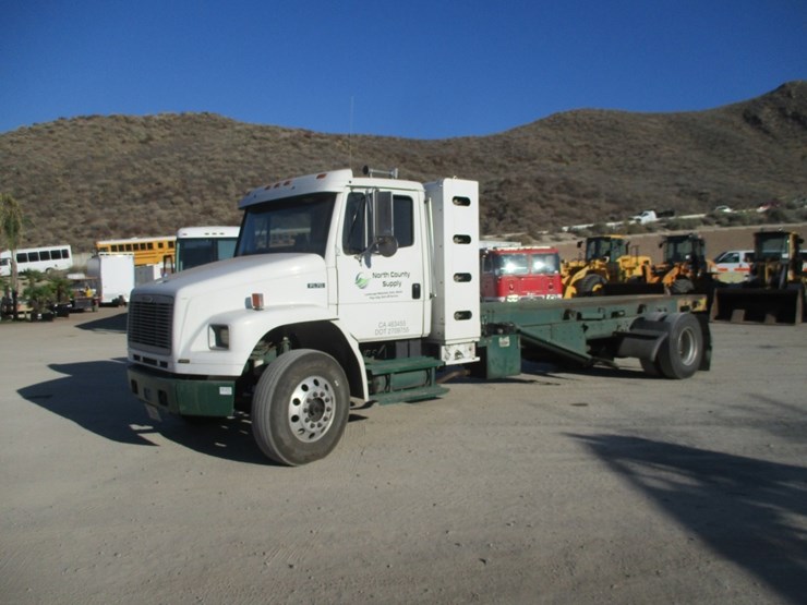 2005-freightliner-fl70-image-1