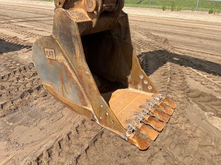 2011-caterpillar-m318d-image-20