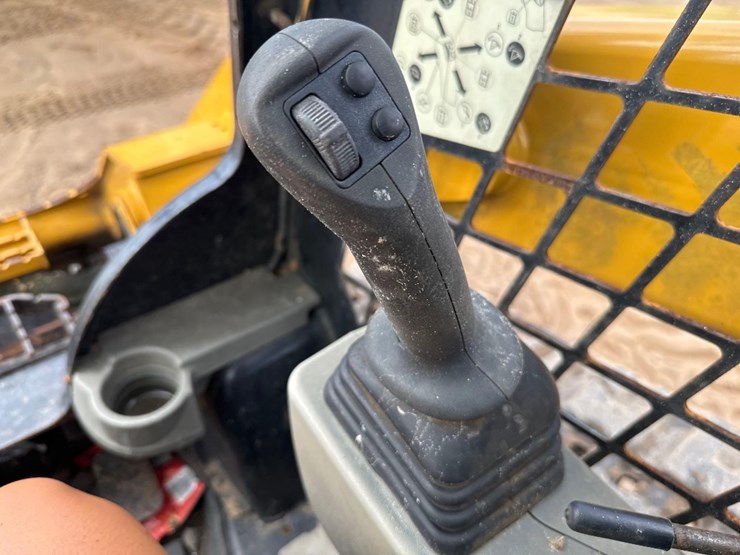 2020-caterpillar-289d3-image-33