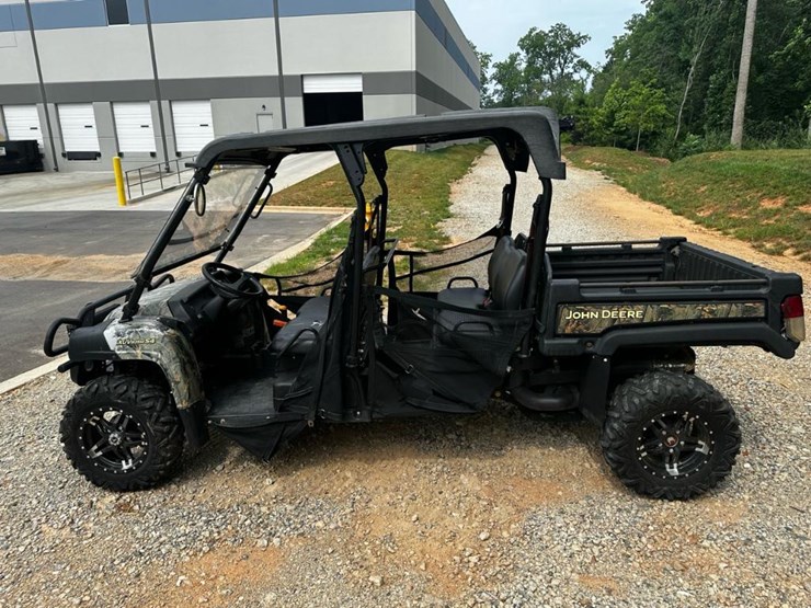2021-john-deere-gator-image-2