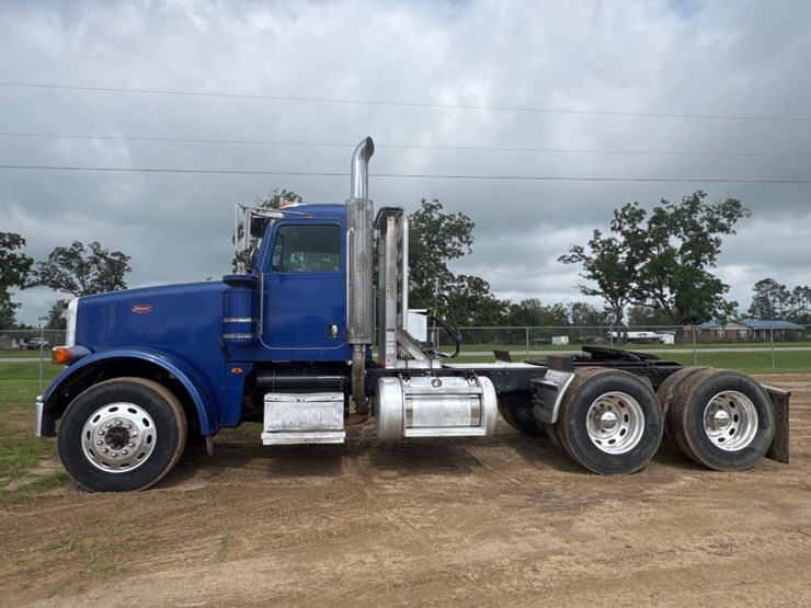 2011-peterbilt-367-image-1