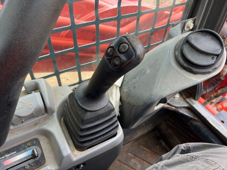 2016-kubota-svl95-2s-image-28