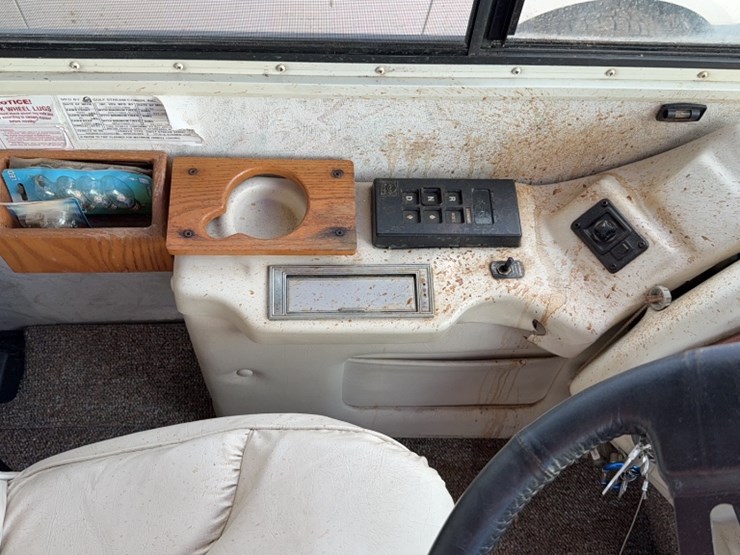 #3003-•-1996-freightliner-scenic-cruiser-38'-motor-home-image-30