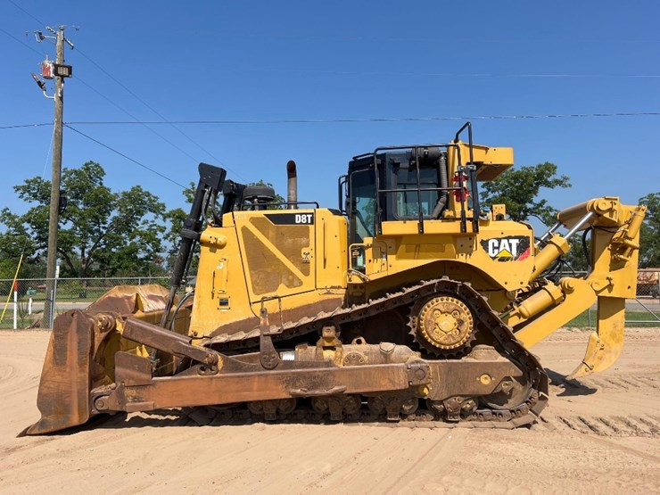 2018-caterpillar-d8t-image-1