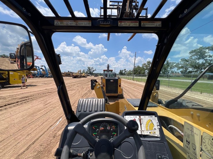 2019-caterpillar-tl1255d-image-36