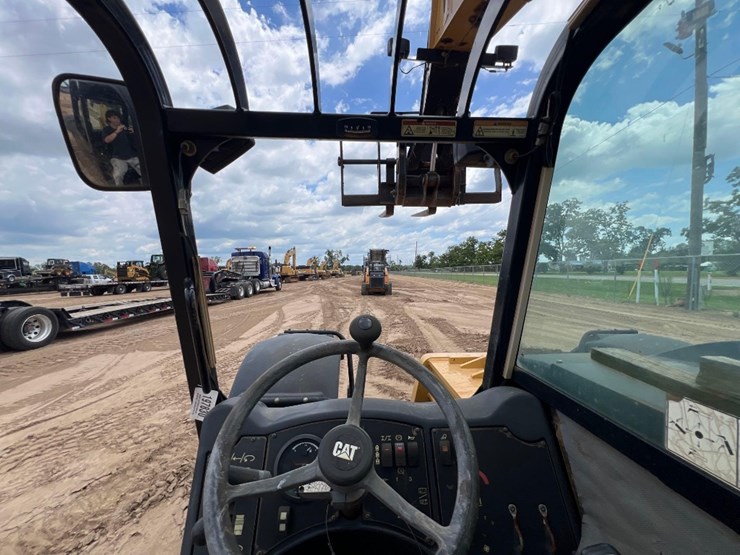 2016-caterpillar-tl642c-image-34