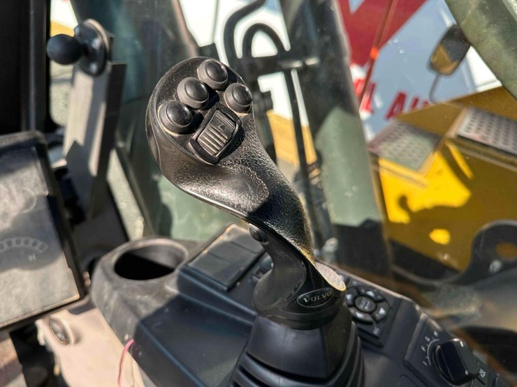 2019-volvo-ec350-excavator-image-44