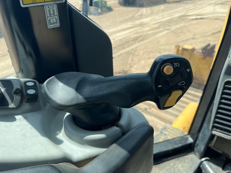 2019-caterpillar-d6n-lgp-image-35