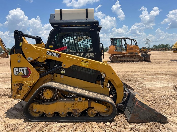 2021-caterpillar-259d3-image-5