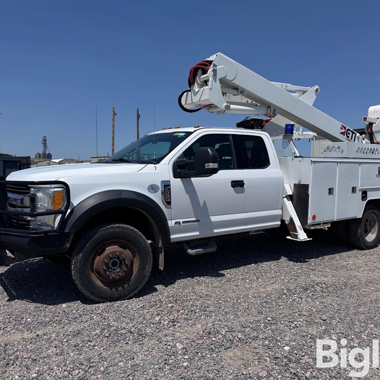 2017 FORD F550