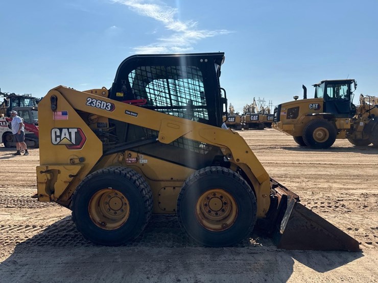2019-caterpillar-236d3-image-5