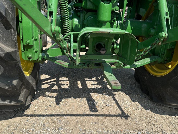 john-deere-320-image-10