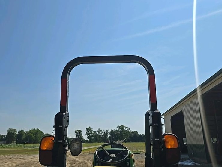 2015-john-deere-5065e-image-17