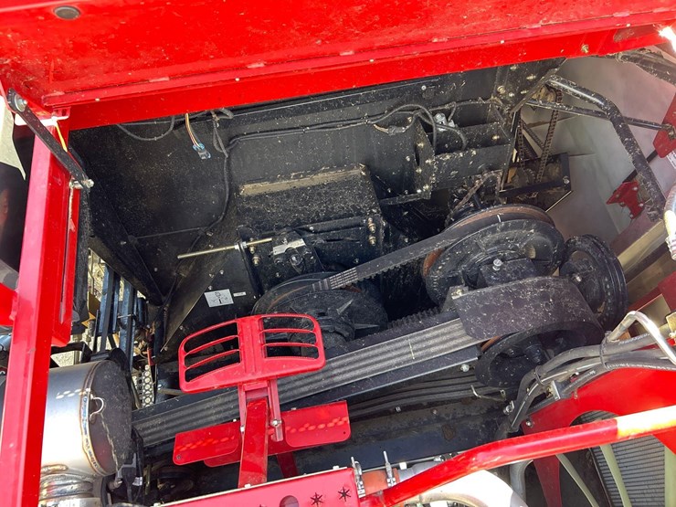 2014-case-ih-5140-image-21