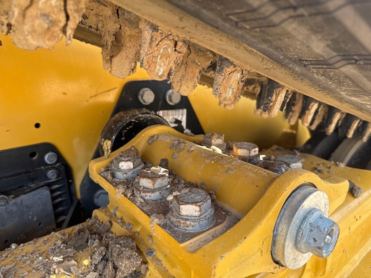2024-caterpillar-255-skid-steer-image-15