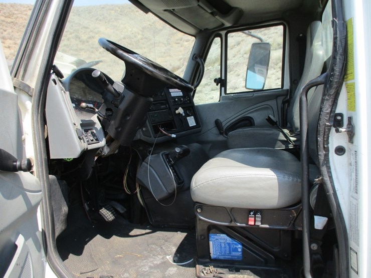 2006-international-durastar-4300-image-7