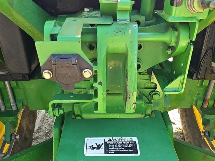 2015-john-deere-5065e-image-21
