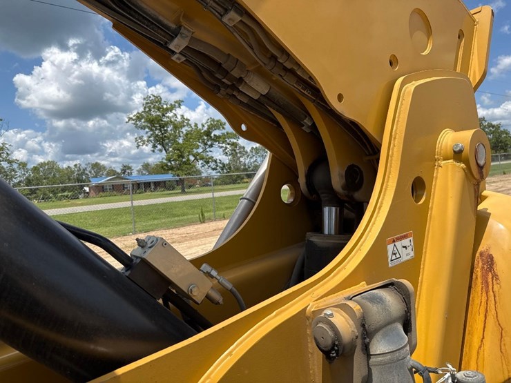 2020-caterpillar-tl1255d-image-18