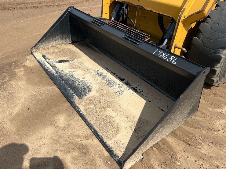 2020-caterpillar-242d3-image-9