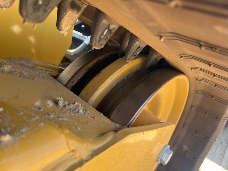 2024-caterpillar-299d3-xe-image-12