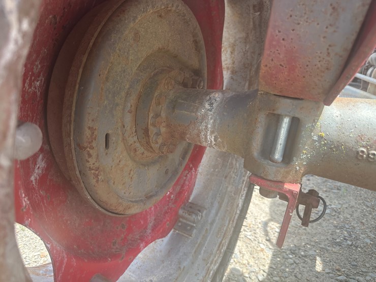 massey-ferguson-135-image-12