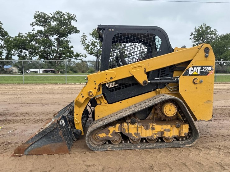 2018-caterpillar-239d-image-1