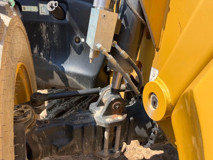 2020-caterpillar-tl1255d-image-18