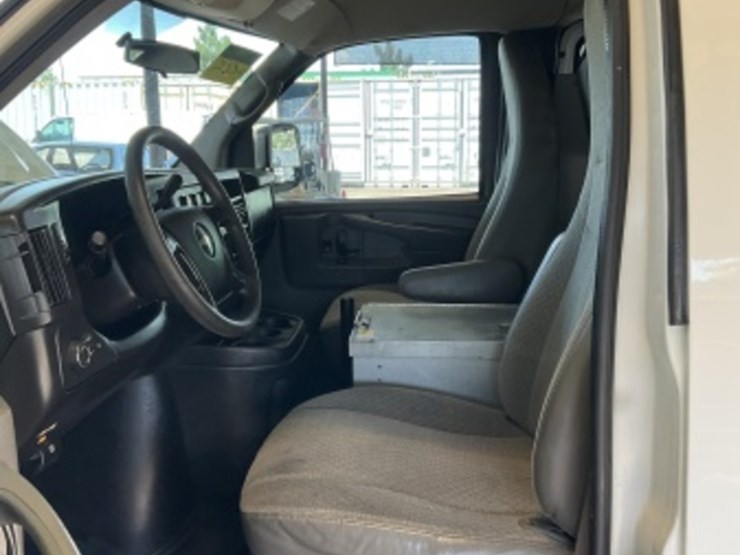 2014-chevrolet-express-1500-image-24