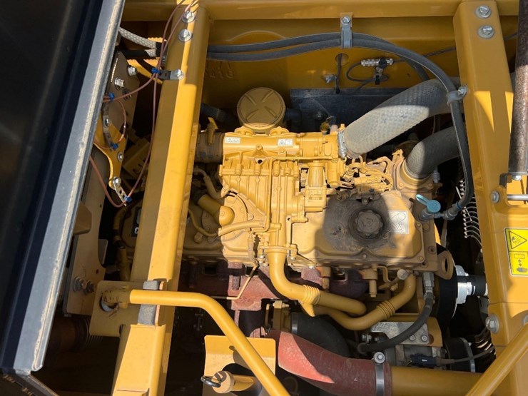 2016-caterpillar-335fl-image-19