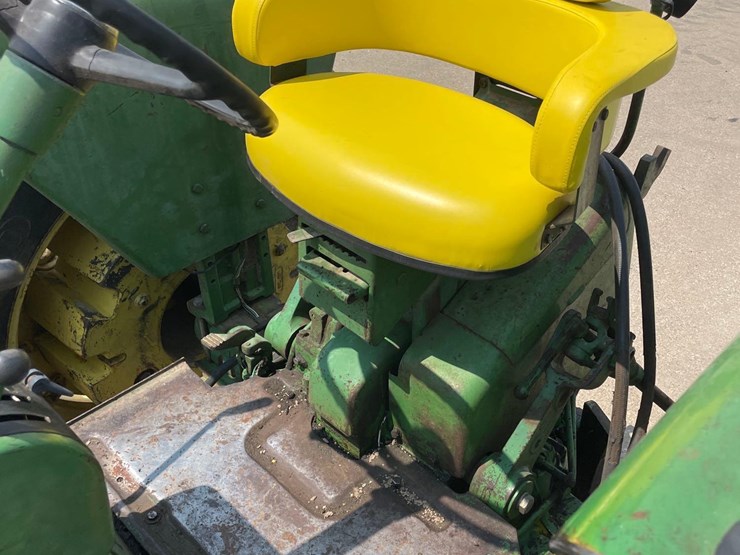 john-deere-3010-image-32
