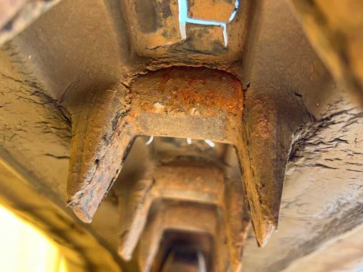 2023-caterpillar-279d3-image-12