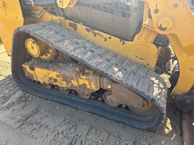 caterpillar-239d-image-17