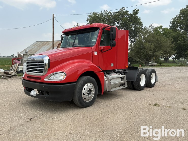 2003-freightliner-columbia-120-image-1