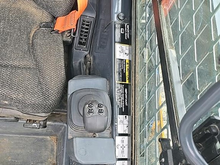 2018-deere-333g-image-55