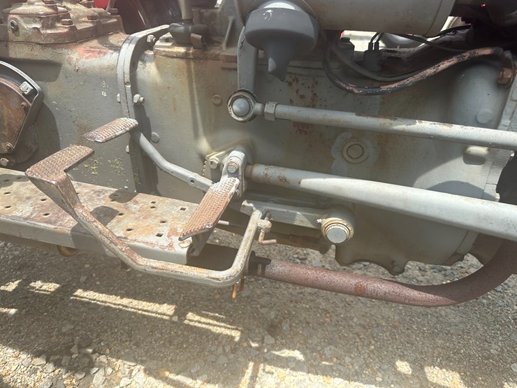 massey-ferguson-135-image-33